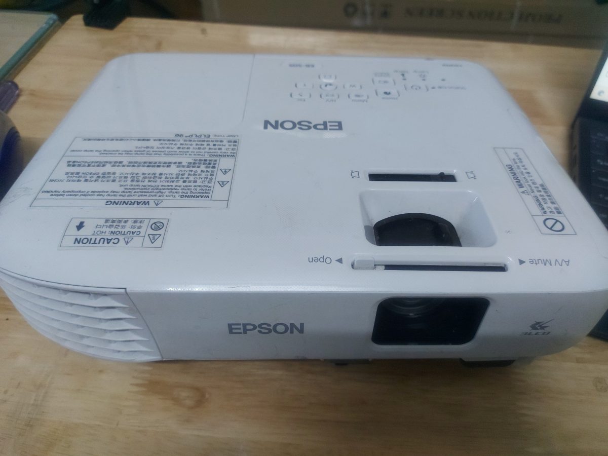 Máy chiếu cũ Epson EB S05