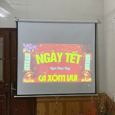 Màn treo máy chiếu kéo tay